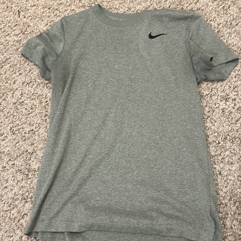 Nike womens short sleeve tee, small